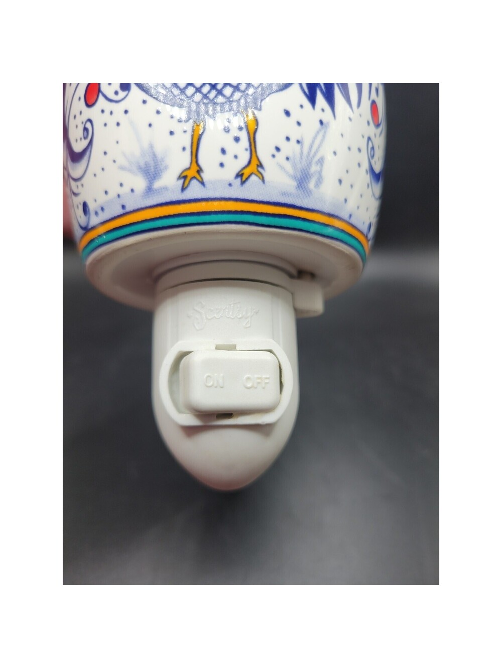 Scentsy Plug-in Scent Warmer Nightlight & bulb Italian Rooster Retired - Picture 5 of 8
